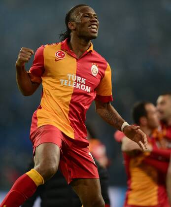 FUSSBALL CHAMPIONS LEAGUE ACHTELFINALE Rückspiel 2012 2013 FC Schalke 04 - Galatasaray Istanbul 12.03.2013 Didier Drogba (Galatasaray Istanbul) jubelt nach dem Abpfiff 