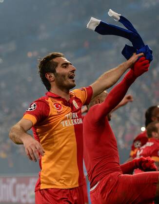 FUSSBALL CHAMPIONS LEAGUE ACHTELFINALE Rückspiel 2012 2013 FC Schalke 04 - Galatasaray Istanbul 12.03.2013 Hamit Altintop (Galatasaray Istanbul) jubelt nach dem Abpfiff 