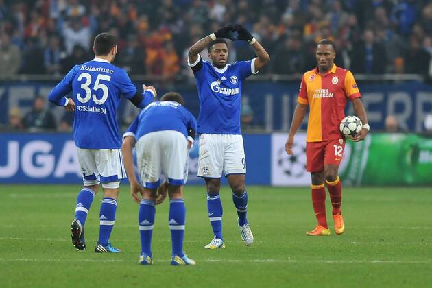 Fußball Champions League Schalke 04 - Galatasaray Istanbul am 12.03.2013 in der Veltins-Arena in Gelsenkirchen Torjubel zum 2:2 durch Michel Bastos ( Schalke ), rechts - Sead Kolasinac ( Schalke ), links
