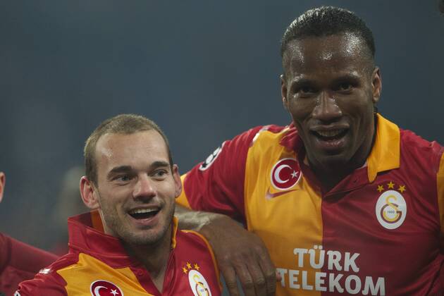 (L-R) Wesley Sneijder of Galatasaray, Didier Drogba of Galatasaray during the UEFA Champions League match between Schalke 04 and Galatasaray on March 12, 2013 at the Veltins-Arena at Gelsenkirchen, Germany. FC Schalke 04 v Galatasaray SK Istanbul Champions League 2012 2013 xVIxMAURICExVANxSTEENxIVx 1442799