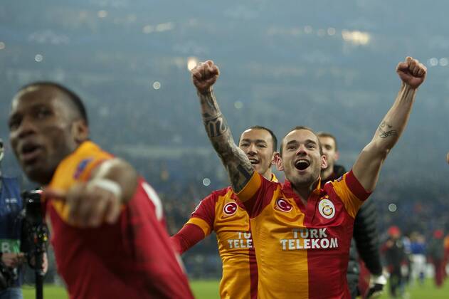 (L-R) Didier Drogba of Galatasaray, Umut Bulut of Galatasaray, Wesley Sneijder of Galatasaray during the UEFA Champions League match between Schalke 04 and Galatasaray on March 12, 2013 at the Veltins-Arena at Gelsenkirchen, Germany. FC Schalke 04 v Galatasaray SK Istanbul Champions League 2012 2013 xVIxMAURICExVANxSTEENxIVx 1442835