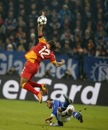 Deutschland, Herren Fussball, Champions League, FC Schalke 04 vs Galatasaray Istanbul, 12.03.2013, Stadion Gelsenkirchen, Gelsenkirchen, Didier Drogba, Galatasaray Istanbul, Sead Kolasinac S04