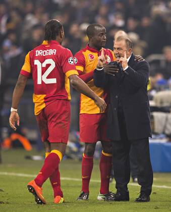 Gelsenkirchen, 12.03.2013, Veltins Arena, Fußball Schlussjubel: Trainer Fatih Terim (Istanbul), Didier Drogba (Istanbul) FC Schalke 04 - Galatasaray Istanbul