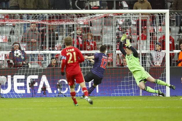 Olivier GIROUD (Arsenal Nr.12) schiesst das Tor zum 0-1 gegen Manuel NEUER, FC Nr.1 ,Aktion, Einzelbild, Torschuss FC BAYERN MÜNCHEN - FC ARSENAL ( - ) Fussball UEFA Champions League, Achtelfinale Rückspiel, München, 13.03.2013 CL Saison 2012 2013, FCB, München, ARS