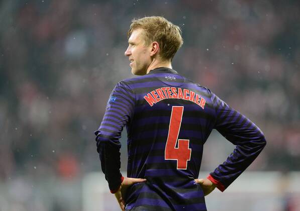 13.03.2013, xjhx, UEFA Champions League, FC Bayern München - Arsenal London, v.l. Per Mertesacker (Arsenal London) enttäuscht, enttäuscht schauend, dissapointed