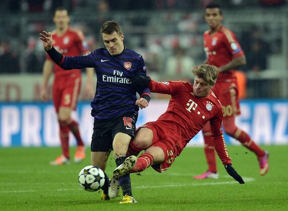 13.03.2013, xjhx, UEFA Champions League, FC Bayern München - Arsenal London, v.l. Aaron Ramsey (Arsenal London), Toni Kroos (FC Bayern München)