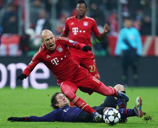 FUSSBALL - CL, Bayern vs Arsenal MUENCHEN,DEUTSCHLAND,13.MAR.13 - FUSSBALL - UEFA Champions League, Achtelfinale, FC Bayern München vs Arsenal FC. Bild zeigt Tomas Rosicky (Arsenal) und Arjen Robben (Bayern). 