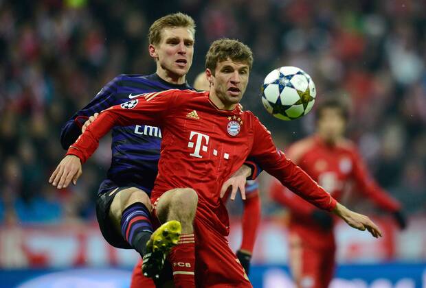 FUSSBALL CHAMPIONS LEAGUE ACHTELFINALE HINSPIEL 2012 2013 FC Bayern München - FC Arsenal London 13.03.2013 Per Mertesacker (li, Arsenal) gegen Thomas Müller (re, FC Bayern München) 