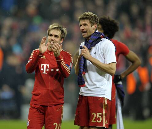 13.03.2013, Fussball Champions League Achtelfinale Rückspiel: FC Bayern München - FC Arsenal London, In der Allianz-Arena München. v.l. Philipp Lahm (Bayern München) und Thomas Müller (Bayern München) freuen sich nach dem Spiel.