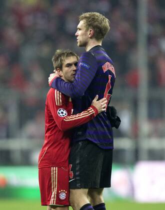 Philipp LAHM (links), Bayern und Per MERTESACKER, Arsenal, nach Spielende. Fussball, Championsleague, Saison 2012 2013, Achtelfinale, FC Bayern München (München) - FC Arsenal London, am 13.03.2013 in München A L L I A N Z A R E N A Deutschland. Â