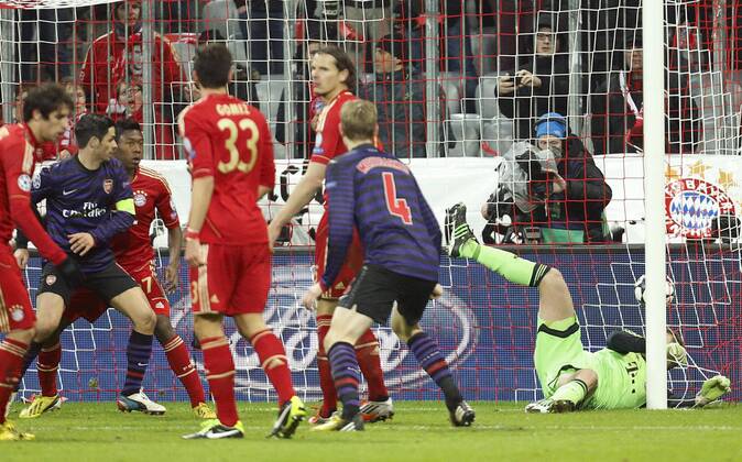 Laurent KOSCIELNY (Arsenal Nr.6) schiesst das Tor zum ,Aktion, Einzelbild, Torschuss 0-2 gegen Manuel NEUER, FC Nr.1 FC BAYERN MÜNCHEN - FC ARSENAL ( - ) Fussball UEFA Champions League, Achtelfinale Rückspiel, München, 13.03.2013 CL Saison 2012 2013, FCB, München, ARS