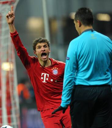 13. März 2013: München, Allianz Arena: Fussball UEFA Champions League, Achtelfinale: FC Bayern München - FC Arsenal London: Münchens Thomas Müller beschwert sich.