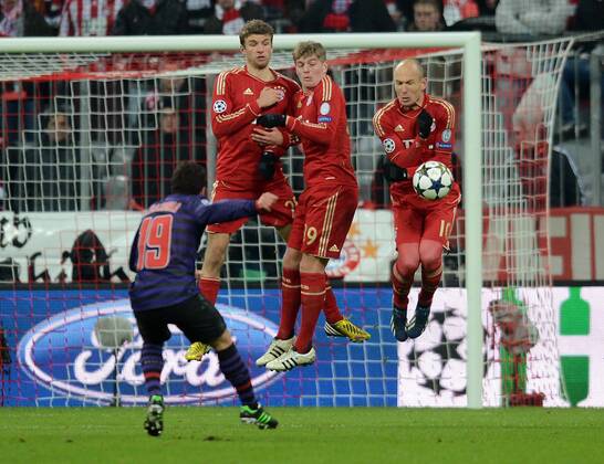 13.03.2013, xjhx, UEFA Champions League, FC Bayern München - Arsenal London, v.l. Santi Cazorla (Arsenal London), Thomas Müller (FC Bayern München), Toni Kroos (FC Bayern München), Arjen Robben (FC Bayern München)