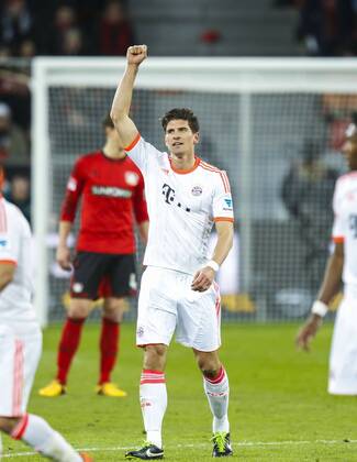 Mario Gomez ( Bayern 33 ) jubelt nach dem Tor zum 0-1 mit Xherdan SHAQIRI, FCB 11 , DANTE (FCB Nr.4) Bonfim Costa Santos, Bastian Schweinsteiger (Bayern 31), David ALABA ( Bayern 27 ) Jubel, Freude, Emotionen, Feiern, Lachen, jubelt, freuen, reisst die Arme hoch, ballt die Faust BAYER 04 LEVERKUSEN - FC BAYERN MÜNCHEN ( 1- 2) Fussball 1. Bundesliga , München, am 16.03.2013 26.Spieltag, Spieltag26, Saison 2012 2013, Saison1213, Liga01, 1.Liga, 1.Bundesliga, FCB