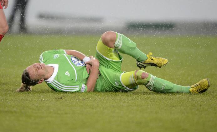 Alexandra Popp (WOB), Schmerzen, Frust, VfL Wolfsburg (WOB) - FC Rossiyanka (R), Viertelfinale, Fußball, UEFA Women - Champions League, Saison 2012 2013, Wolfsburg, 20.03.2013,