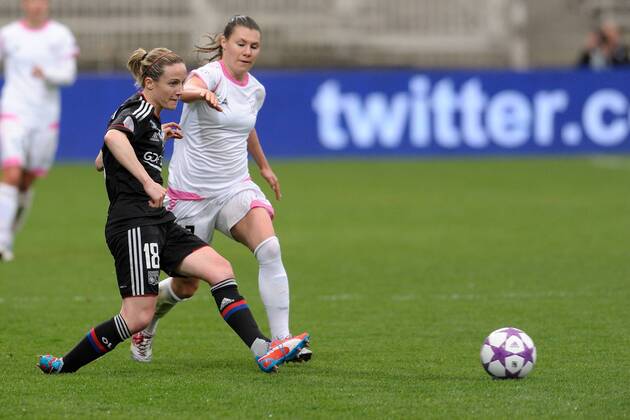 Sonia Bompastor (lyon) vs Romana Bachmann (malmo) FOOTBALL : Lyon vs Malmo - Ligue des champions feminine - 20 03 2013 FredericChambert Panoramic 