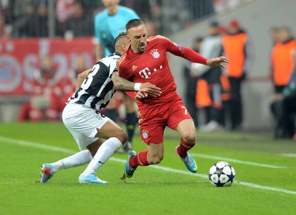 02.04.2013, xjhx, UEFA Champions League, FC Bayern Muenchen - Juventus Turin, v.l. Arturo Vidal (Juventus Turin), Franck Ribery (FC Bayern Muenchen)