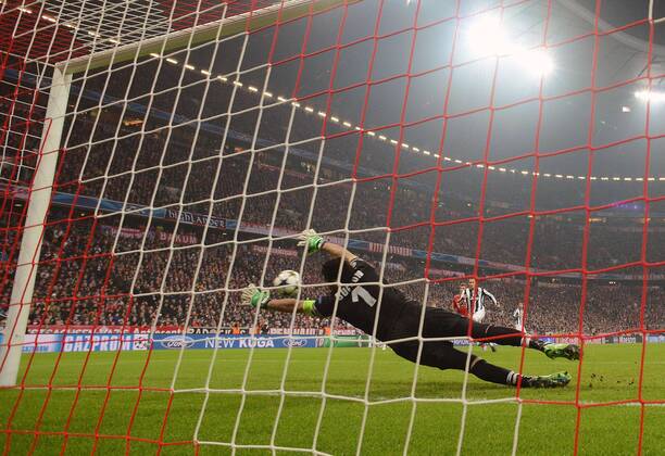 02.04.2013, xjhx, UEFA Champions League, FC Bayern München - Juventus Turin, v.l. Gianluigi Buffon (Juventus Turin), David Alaba (FC Bayern München) Goal scored, Tor zum 1:0