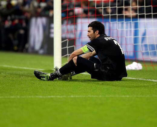 München Fußball Champions League Viertelfinale FC Bayern München vs. Juventus Turin, Gianluigi Buffon (Juve) enttäuscht