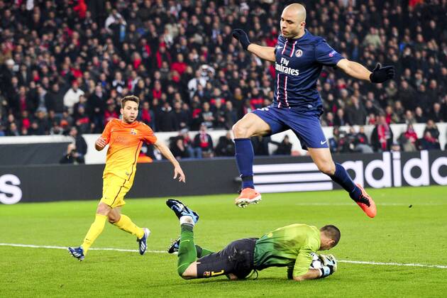 Alex (Paris) - Victor Valdes (Barca) FOOTBALL: Paris St Germain, PSG - FC Barcelona.Champions League - 02 04 2013 xJBAutissierx 