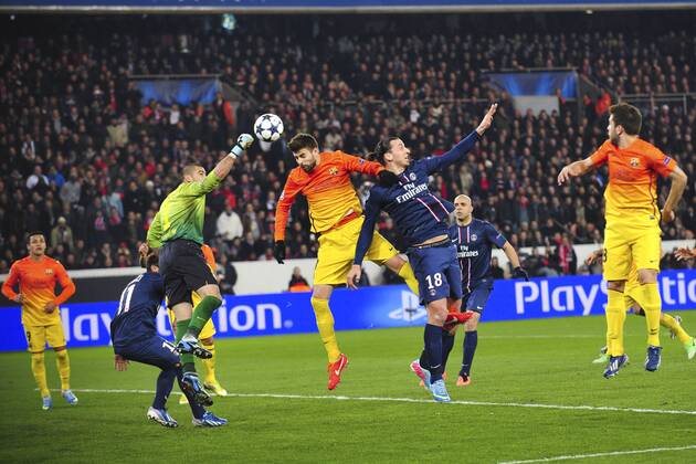 Zlatan Ibrahimovic (Paris) - Victor Valdes - Gerard Pique (Barca) FOOTBALL: Paris St Germain, PSG - FC Barcelona.Champions League - 02 04 2013 xJBAutissierx 