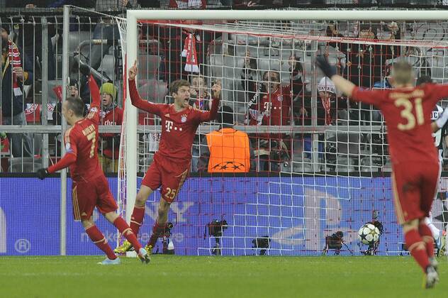Thomas MUELLER (MÜLLER,Bayern München,2,v.li),Jubel,Freude,Begeisterung, nach Tor zum 2-0.Aktion, FC Bayern München (M)-Juventus Turin (TO). Fussball Champions League, Viertelfinale,Hinspiel, am 02.04.2013 ,A L L I A N Z A R E N A München Deutschland.