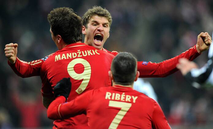 2. April 2013: München, Allianz Arena: Fussball UEFA Champions League, Viertelfinale: FC Bayern München - Juventus Turin: Münchens Thomas Mueller (hinten) jubelt nach seinem Treffer zum 2:0 mit Mario Mandzukic (Mitte) und Franck Ribery.