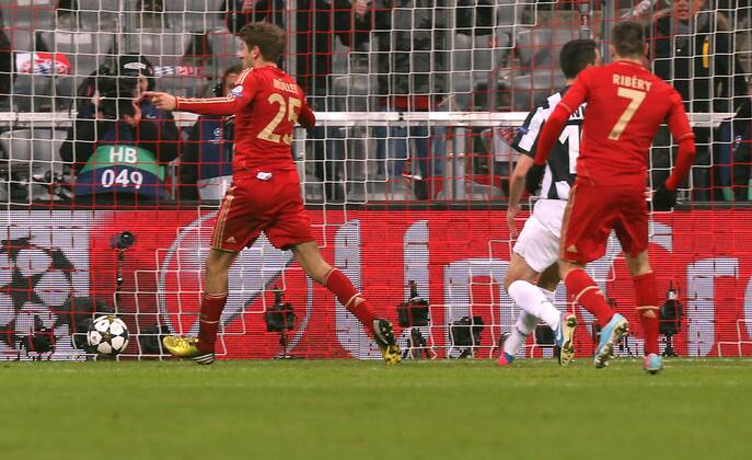 München Fußball Championsleague Viertelfinale FC Bayern München vs. Juventus Turin, Tor zum 2:0 durch Thomas Müller (Bayern, links)