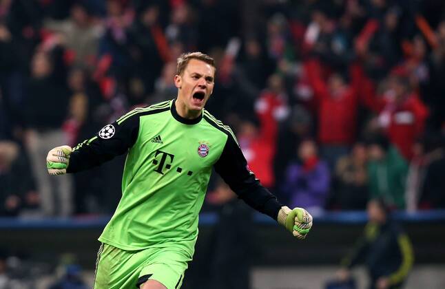 München Fußball Championsleague Viertelfinale FC Bayern München vs. Juventus Turin, Jubel Torwart Manuel Neuer (Bayern) über das Tor zum 2:0
