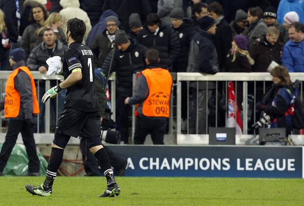 Gianluigi BUFFON (JUVE Torwart 1) geht am CL Schild Bande vorbei, Abgang Emotionen, enttäuscht, Enttäuschung, Frust, frustriert, Trauer ,traurig, verzweifelt, Verzweiflung FC BAYERN München - JUVENTUS TURIN ( - ) Fussball UEFA Champions League, Viertelfinale Hinspiel, München, 02.04.2013 CL Saison 2012 2013, FCB, München, JUVE