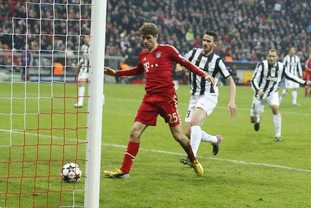 Thomas Müller Mueller (Bayern 25) schiesst das Tor zum 2-0 ,Aktion, Einzelbild, Torschuss FC BAYERN München - JUVENTUS TURIN ( - ) Fussball UEFA Champions League, Viertelfinale Hinspiel, München, 02.04.2013 CL Saison 2012 2013, FCB, München, JUVE
