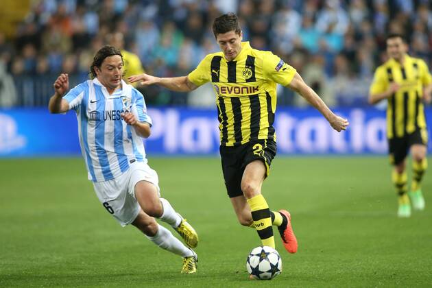 MALAGA CF - BORUSSIA DORTMUND --- UEFA CHAMPIONS LEAGUE QUARTERFINAL FIRST MATCH: MALAGA CF - BVB 1909 MANUEL ITURRA ROBERT LEWANDOWSKI FOT. PIOTR KUCZA NEWSPIX.PL --- Newspix.pl  GY5Q5566