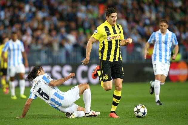 MALAGA CF - BORUSSIA DORTMUND --- UEFA CHAMPIONS LEAGUE QUARTERFINAL FIRST MATCH: MALAGA CF - BVB 1909 MARTIN DEMICHELIS ROBERT LEWANDOWSKI FOT. PIOTR KUCZA NEWSPIX.PL --- Newspix.pl  GY5Q5781