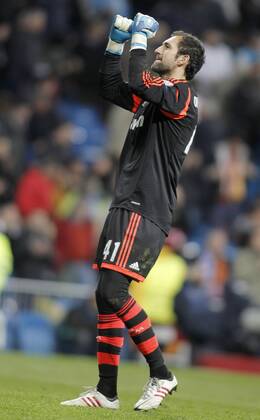 Real Madrid s Diego Lopez celebrates during UEFA Champions League match. April 03, 2013.  (1581075)