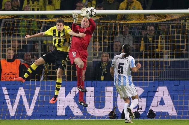 Robert LEWANDOWSKI (Borussia Dortmund - BVB - 9) - WILLY, Wilfredo Daniel CABALLERO (Torhüter, Torwart FC Malaga - 13) EP_Schmit