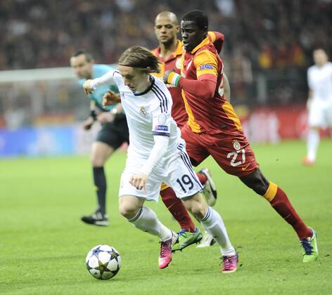 UEFA Champions League Quarter Final second leg match between Galatasaray and Real Madrid at Turk Telekom Arena Stadium on April 9, 2013 in Istanbul, Turkey. Pictured: Luka Modric of Real Madrid and Emmanuel Eboue of Galatasaray. 