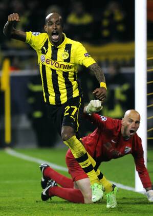 Fussball, UEFA Champions League, Herren, Saison 2012 2013, Matchday 10, Viertelfinal-Rückspiel, Signal Iduna Park Dortmund, Bor. Dortmund, BVB (gelb) - FC Malaga (weiss) 3:2; Jubel Felipe Santana (BVB) nachdem er das alles entscheidende Tor zum 3:2 in der Nachspielszeit erzielt hat, daneben Willy (Malaga). Jubel, Freude, Aktion, Einzelbild.