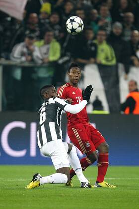 Zweikampf zwischen linkd Paul POGBA 6 (Juventus Turin) und David ALABA 27 (FC Bayern Muenchen) EP_CKT