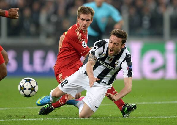 FUSSBALL CHAMPIONS LEAGUE VIERTELFINALE RUECKSPIEL 2012 2013 Juventus Turin - FC Bayern Muenchen 10.04.2013 Philipp Lahm (li, FC Bayern Muenchen) gegen Claudio Marchisio (re, Juventus Turin) 