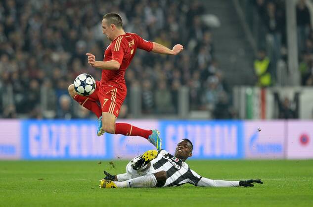 FUSSBALL CHAMPIONS LEAGUE VIERTELFINALE RUECKSPIEL 2012 2013 Juventus Turin - FC Bayern Muenchen 10.04.2013 Franck Ribery (li, FC Bayern Muenchen) gegen Paul Pogba (re, Juventus Turin)  FUL2100413026