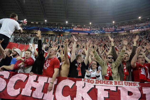 10.04.2013, Fussball Champions League Viertelfinale Rückspiel: FC Bayern München, in der Juventus-Arena in Turin (Italien). Bayernfans sind begeistert.