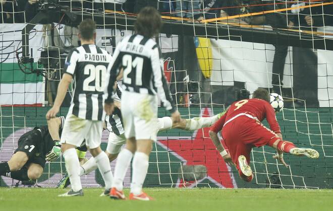 Mario MANDZUKIC, FCB Nr.9 schiesst das Tor zum 0-1 ,Aktion, Einzelbild, Torschuss JUVENTUS TURIN - FC BAYERN MUENCHEN ( - ) Fussball UEFA Champions League, Viertelfinale Rueckspiel, JUVE, FCB, 10.04.2013 CL Saison 2012 2013