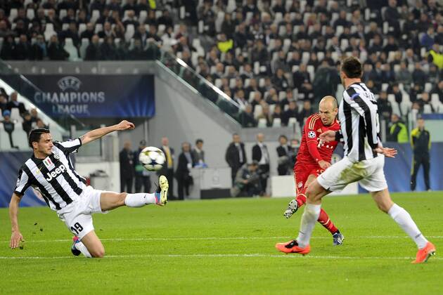 Mg Torino 10 04 2013 - Champions League Juventus Turin Juve - FC Bayern München : palo Arjen Robben 
