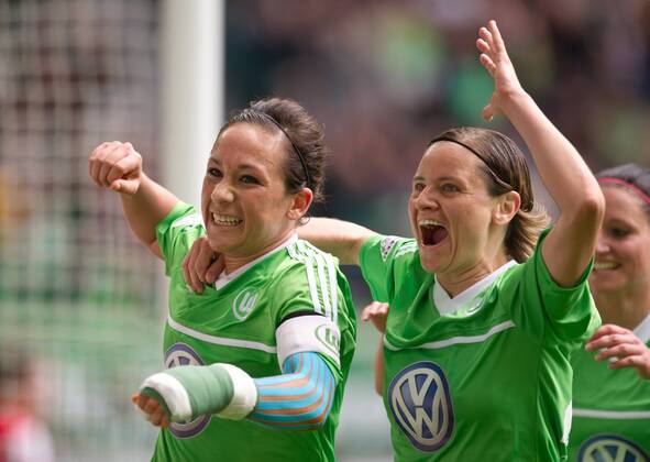 Jubel nach dem Tor zum 2-1: Torschützin Nadine KESSLER und Martina MUELLER (vl beideVfL) Fussball Frauen Championsleague - Saison 2012 2013, Halbfinale Rueckspiel: VfL Wolfsburg - FC Arsenal London in Wolfsburg, Deutschland am 21.04.2013,