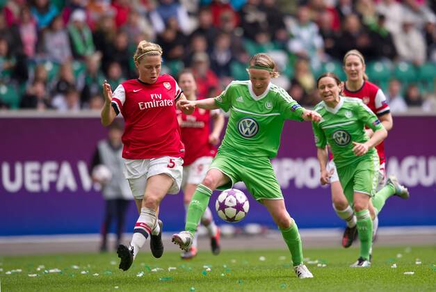 Conny POHLERS (VfL) - Gilly FLAHERTY (l ARS) Fussball Frauen Championsleague - Saison 2012 2013, Halbfinale Rueckspiel: VfL Wolfsburg - FC Arsenal London in Wolfsburg, Deutschland am 21.04.2013,