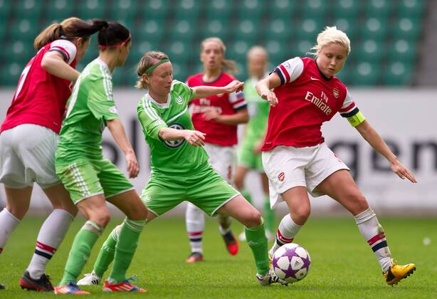 Conny POHLERS (VfL) - Stephanie HOUGHTON (r ARS) Fussball Frauen Championsleague - Saison 2012 2013, Halbfinale Rueckspiel: VfL Wolfsburg - FC Arsenal London in Wolfsburg, Deutschland am 21.04.2013,