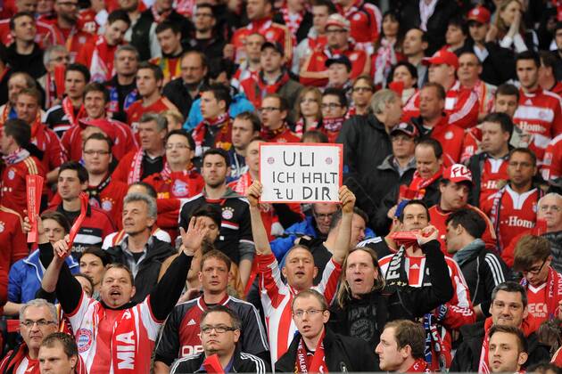 Fans des FC Bayern München halten zu Uli Hoeneß EP_WSE