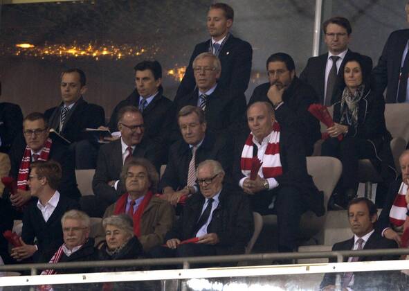 23.04.2013, Fussball Champions League Halbfinale Hinspiel: FC Bayern München - FC Barcelona, in der Allianz-Arena München. mittlerer Reihe, v.li: Finanzvorstand Jan-Christian Dreesen (Bayern München), Vorstandsvorsitzender Karl-Heinz Rummenigge (München), Geschäftsführer Karl Hopfner (Bayern München), Präsident Uli Hoeneß (München, Höness, Höneß, Hoeness, Hoeneß), Davor Bayern Aufsichtsrat und Mitherausgeber des Nachrichtenmagazins Focus Helmut Markwort