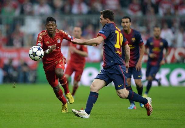 FUSSBALL CHAMPIONS LEAGUE HALBFINALE HINSPIEL 2012 2013 FC Bayern München - FC Barcelona 23.04.2013 David Alaba (li, FC Bayern München) gegen Lionel Messi (re, Barca) 