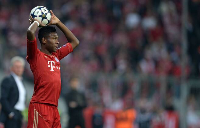 FUSSBALL CHAMPIONS LEAGUE HALBFINALE HINSPIEL 2012 2013 FC Bayern München - FC Barcelona 23.04.2013 David Alaba (FC Bayern München) beim Einwurf 